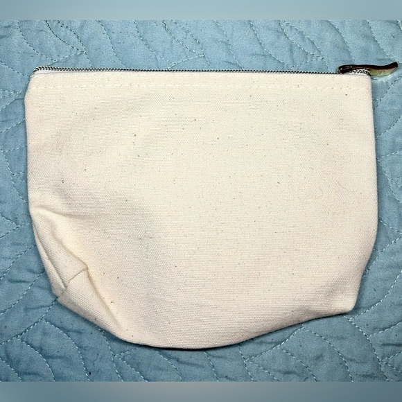 ☀️ Becca Makeup Bag - Picture 4 of 4